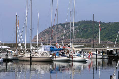 Havnen i Mölle med Kullen i baggrunden