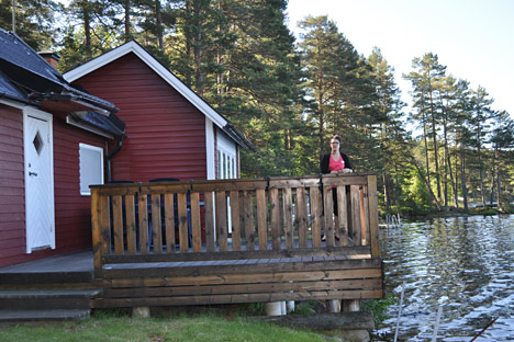 Nyrenoveret sommerhus med smuk søudsigt