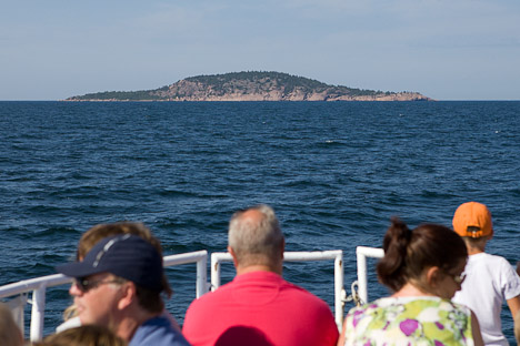 Blå Jungfrun nås fra bl.a. Byxelkrok på Øland