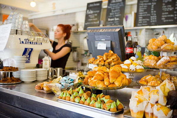 Gøteborgs centrum er en blanding af varehuse, små specialbutikker, gallerier, hyggelige konditorier og caféer