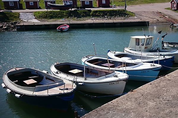 Lej en lille fiskerbåd i Kattvik havn