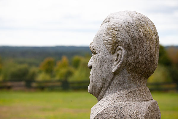 Mobergskolan ligger på en bakke med udsigt over sognene Långasjö, Ljuder og dele af Ekeberga