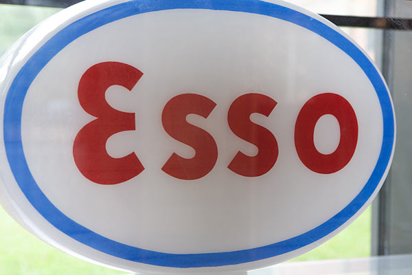 Lysskilt til ESSO fremstillet i Pukeberg
