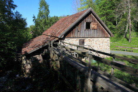 Et par af Röttles gamle vandmøller er bevaret, bl.a. Rasmus Kvarn
