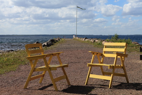 Fra P-pladsen i Röttle er der få meter til den lille havn