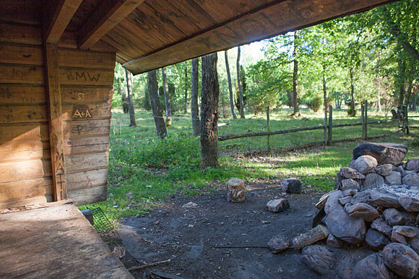 Shelter nær den gamle vulkankegle Jällabjär på Ås til Ås-leden Shelter nær den gamle vulkankegle Jällabjär på Ås til Ås-leden