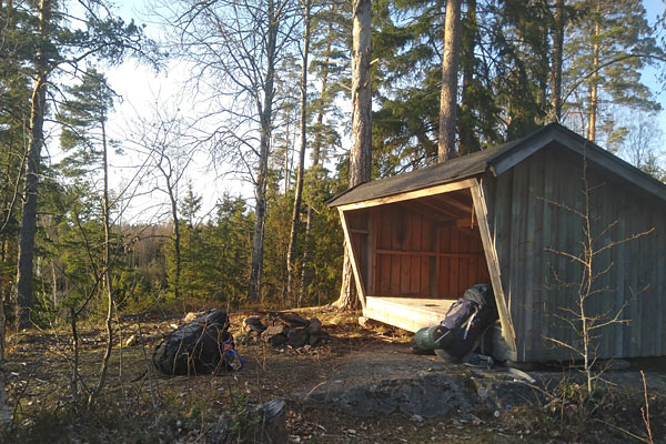 Shelteret ved søen søen Övingen i slutningen af 2. etape