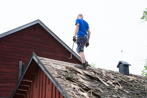 Et gammelt Spåntag i Stensjö by bliver revet ned