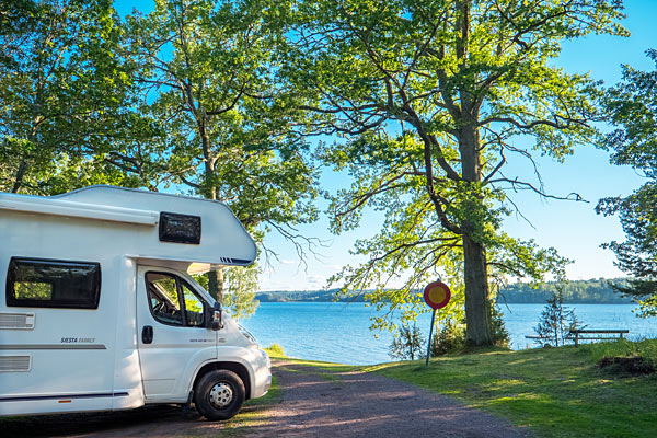 Lej en autocamper og kør til søer og havet og nyd friluftslivet