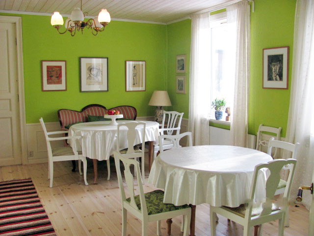 Spis morgenmaden i vores dejlige spisestue Spis morgenmaden i vores dejlige spisestue