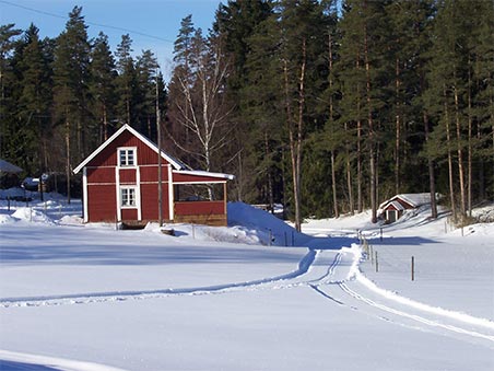 Hus på gård om vinteren Hus på gård om vinteren