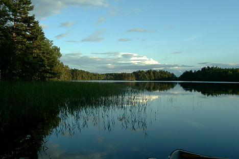 Tag på fisketur på søen 500 meter fra gården