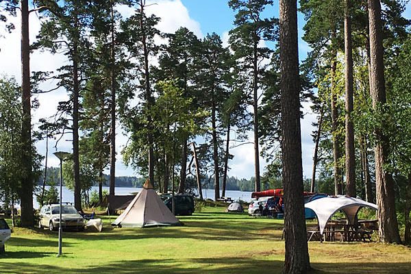 Norraryds Camping ligger lige ud til en sø med søudsigt