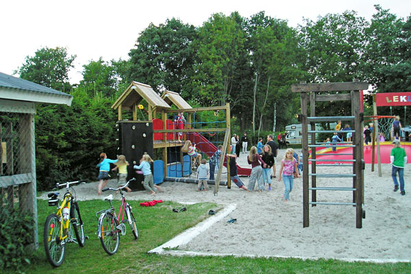 Børnevenlig familiecamping med legeplads på Sonjas Camping Öland