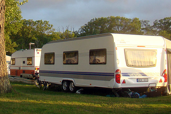 Campingen har plads til 110 campingvogne / telte Campingen har plads til 110 campingvogne / telte