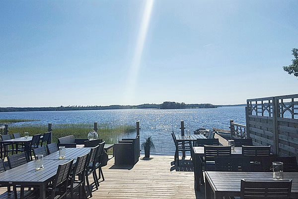 Vores restaurant ved søen har smuk udsigt over Unnen