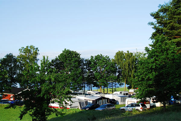 På Vallsnäs Camping har vi plads til telte, campingvogne og autocampere På Vallsnäs Camping har vi plads til telte, campingvogne og autocampere