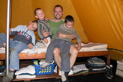 Hold teltferie i tipi i Sverige, også for lejrskole