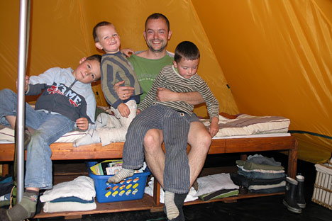 Hold teltferie i tipi i Sverige, også for lejrskole Hold teltferie i tipi i Sverige, også for lejrskole