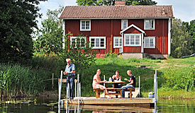 Lej sommerhus, ødegård eller hytte i Sverige