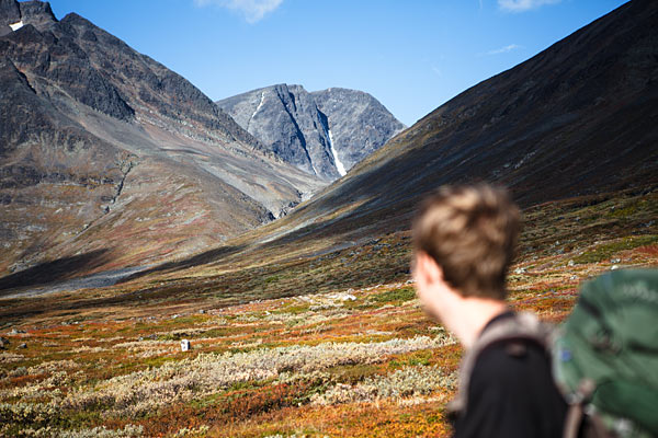 Fra Kebnekaise Fjällstation går stien let op mod højfjeldet