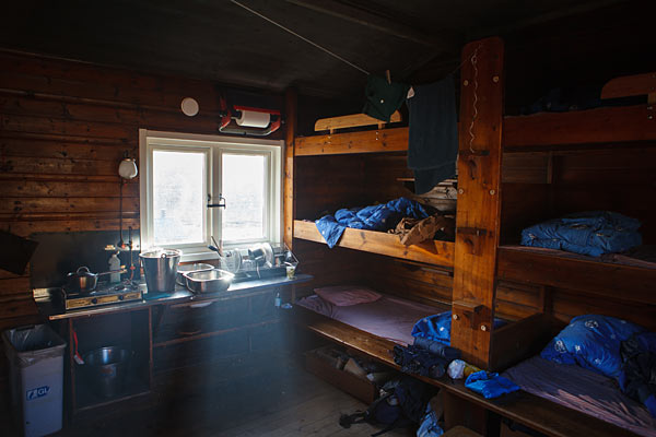 Hvert rum i hytterne har plads til ca. 8-10 personer