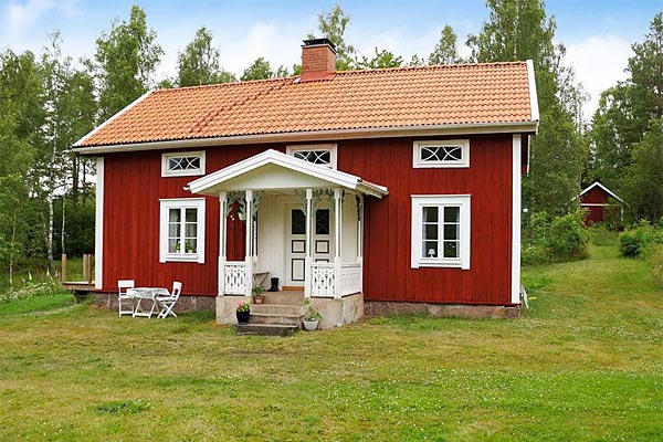 Ødegård ved sø nær Aneby i Småland Ødegård ved sø nær Aneby i Småland