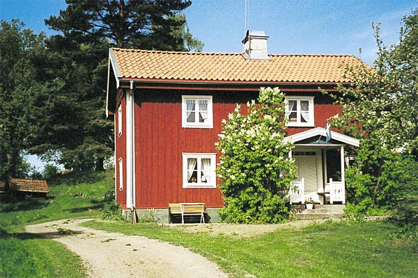 Ødegård ved sø nær Gränna i Sverige