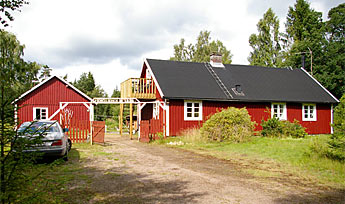 Stemningsfyldt ødegård i uspoleret natur