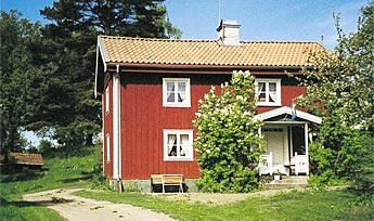 Ødegård ved sø nær Gränna i Sverige