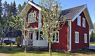 Idyllisk sommerhus for enden af en skovvej Idyllisk sommerhus for enden af en skovvej