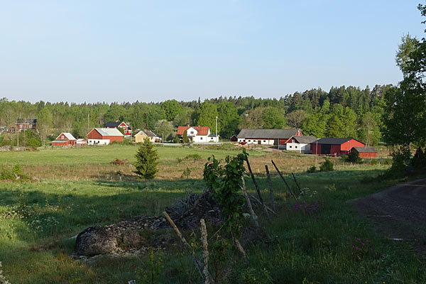 Feriehus i landsby omgivet af smuk natur Feriehus i landsby omgivet af smuk natur