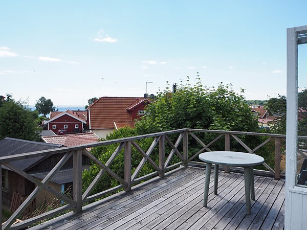Udsigt over Hällevik fra husets altan Udsigt over Hällevik fra husets altan
