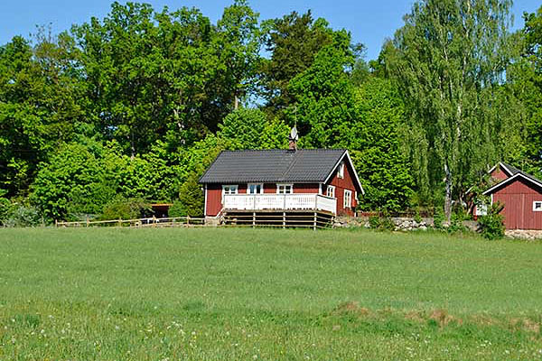 Sommerhus ved sø med båd Sommerhus ved sø med båd