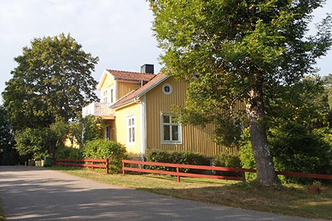 Stort feriehus med plads til 17 gæster ved Nybro i Småland og tæt ved Öland Stort feriehus med plads til 17 gæster ved Nybro i Småland og tæt ved Öland