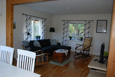 Alrum / stue og køkken i sommerhuset ved Mariannelund Alrum / stue og køkken i sommerhuset ved Mariannelund