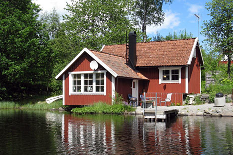 Vælg mellem fire feriehuse ved søer i