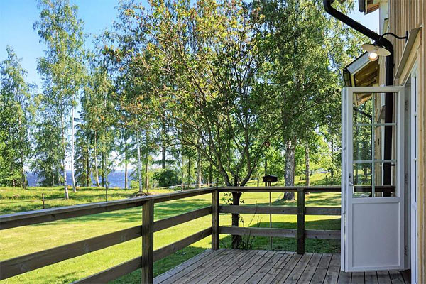 Stort sommerhus på landet med dejlig søudsigt Stort sommerhus på landet med dejlig søudsigt