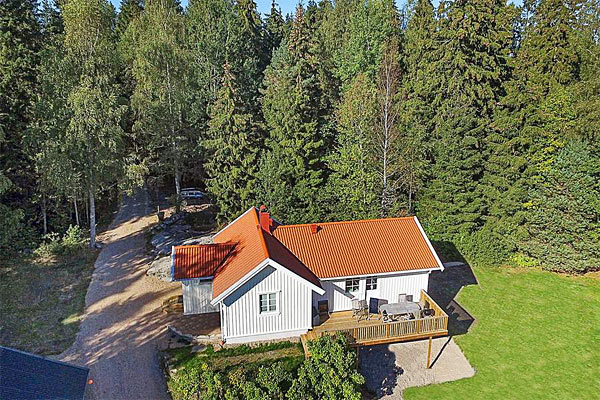 10 personers sommerhus nær havet ved Uddevalla 10 personers sommerhus nær havet ved Uddevalla