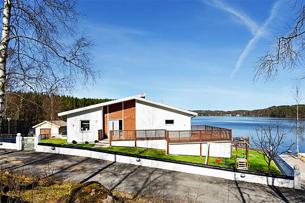 Sommerhus til 10 personer med søudsigt nær Borås Sommerhus til 10 personer med søudsigt nær Borås