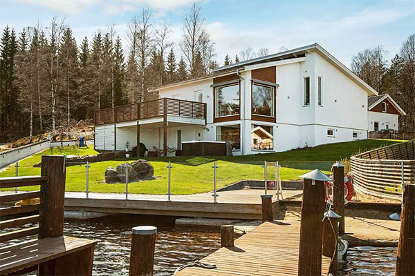 Sommerhus til 10 personer med søudsigt nær Borås Sommerhus til 10 personer med søudsigt nær Borås