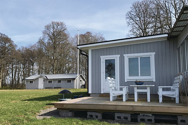 Nyd sommerhusets fantastiske beliggenhed fra en af terrasserne Nyd sommerhusets fantastiske beliggenhed fra en af terrasserne