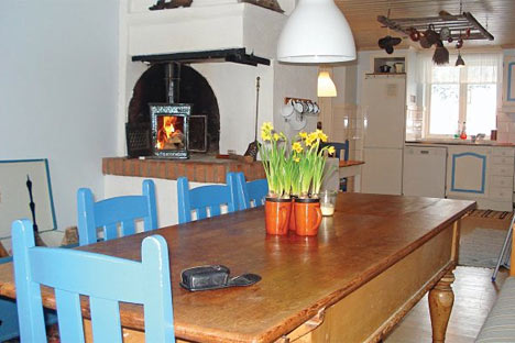 Sommerhuset er veludstyret bl.a. med to køkkener Sommerhuset er veludstyret bl.a. med to køkkener